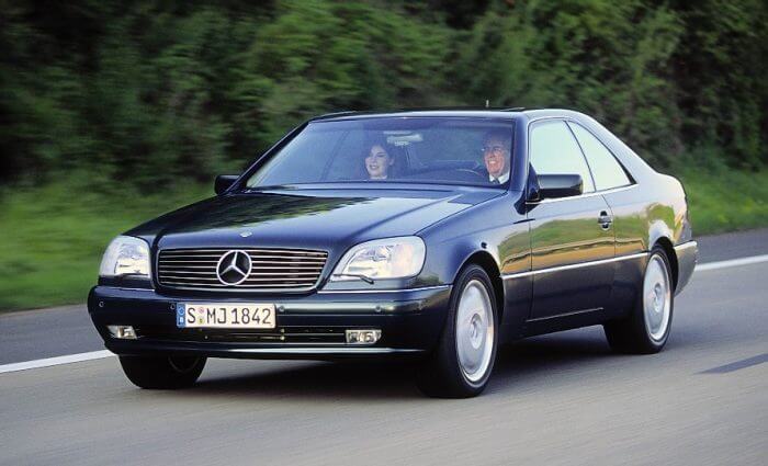 Dieses Foto zeigt ein Mercedes-Benz Coupé der BAureihe 140 - eines der Modelle, die ab 2022 als Oldtimer gelten.