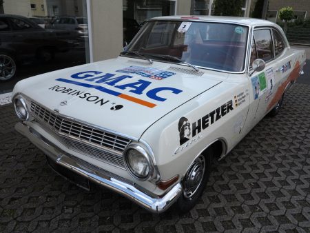 Dieses Foto zeigt das Opel Rekord A Coupé, Jahrgang 1964, von Rallye Legende Heidi Hetzer.