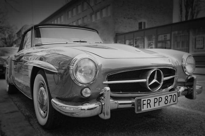 Mercedes Oldtimer mit Standard-Kennzeichen