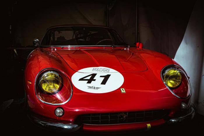 Front eines roten Ferrari 250 GTO Oldtimers