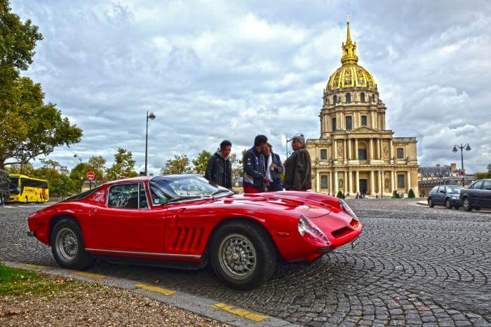 roter Bizzarrini 5300 GT America Oldtimer in Paris