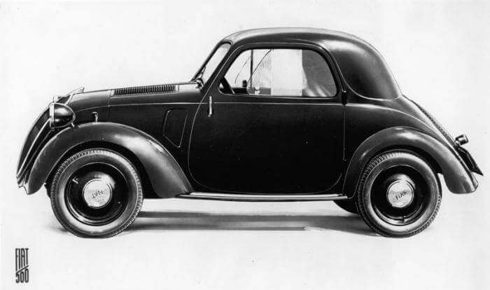 schwarzer Fiat 500 Topolino A Oldtimer