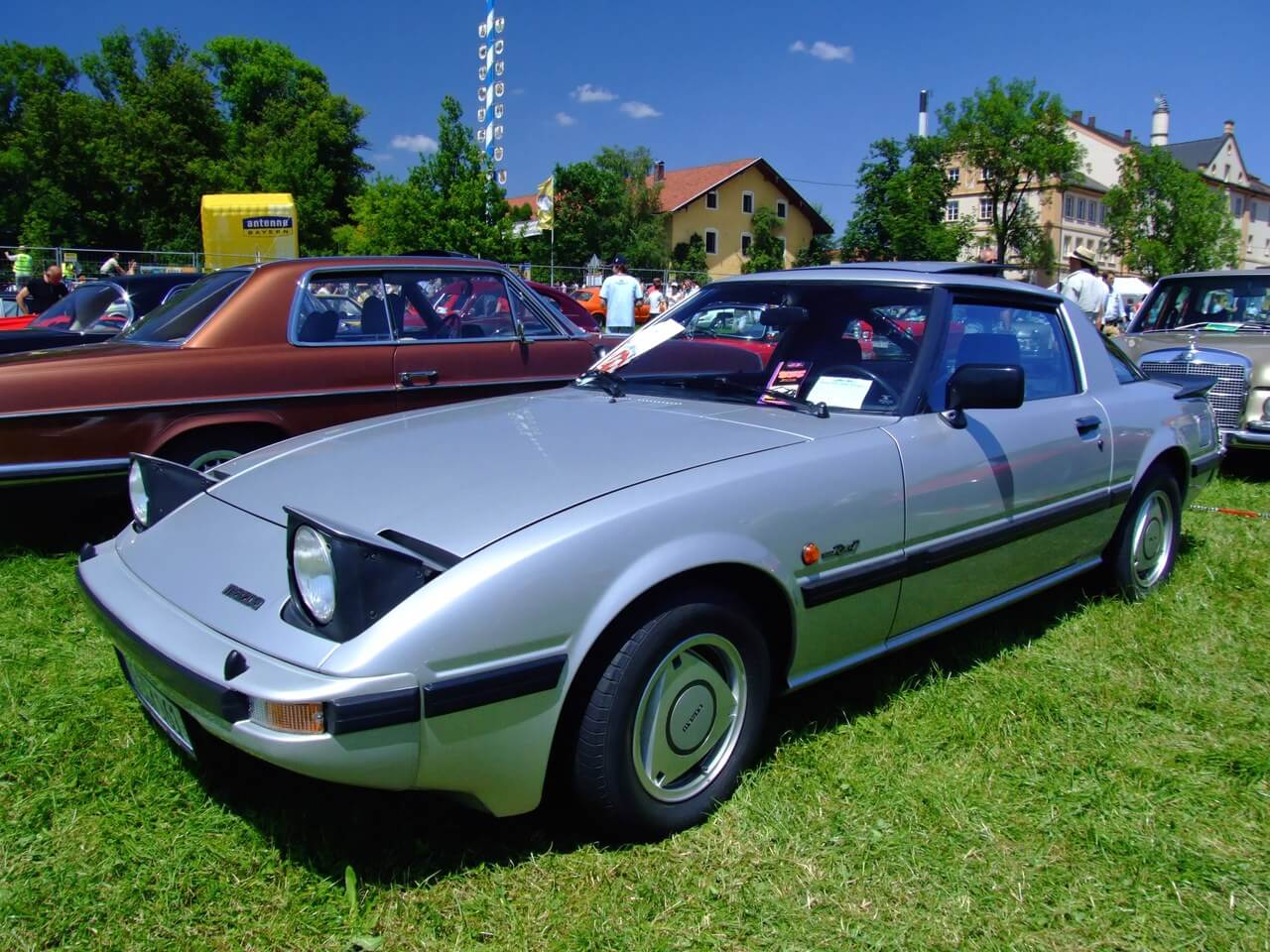 Oldtimer Mazda RX-7 mit 115PS von 1983