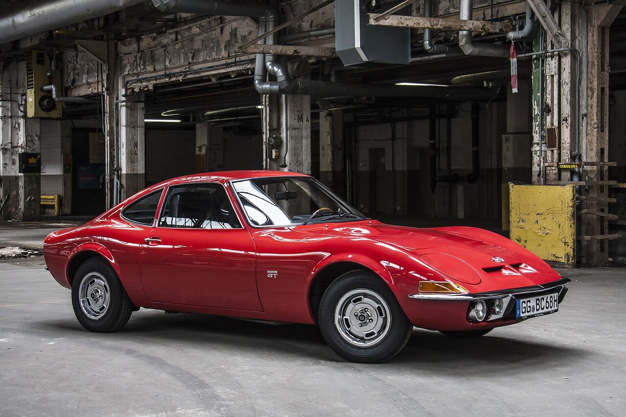 roter Opel GT 1900 Oldtimer