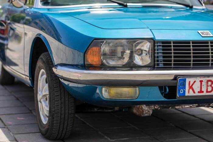Front eines blauen NSU Ro 80 Oldtimers