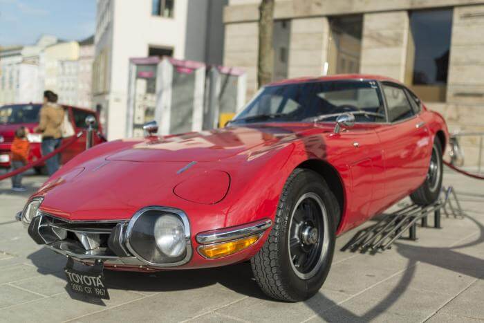 roter Toyota 2000 GT Oldtimer, Jahrgang 1967