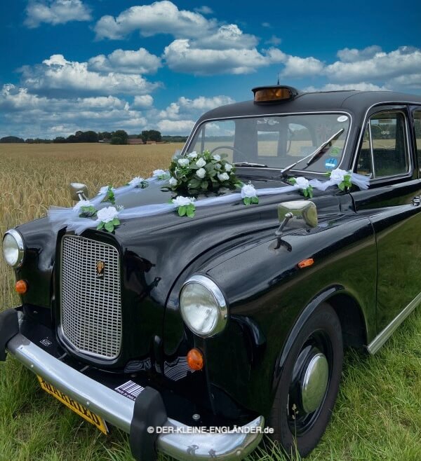 Dieses Foto zeigt den Carbodies FX4R, einen Oldtimer von 1984. Das Auto ist in einem sehr gepflegten Zustand. Es handelt sich um ein original Londontaxi! Mit Extras! Bereits restauriert. Kunstleder im Innenraum. Bieten Sie jetzt mit!