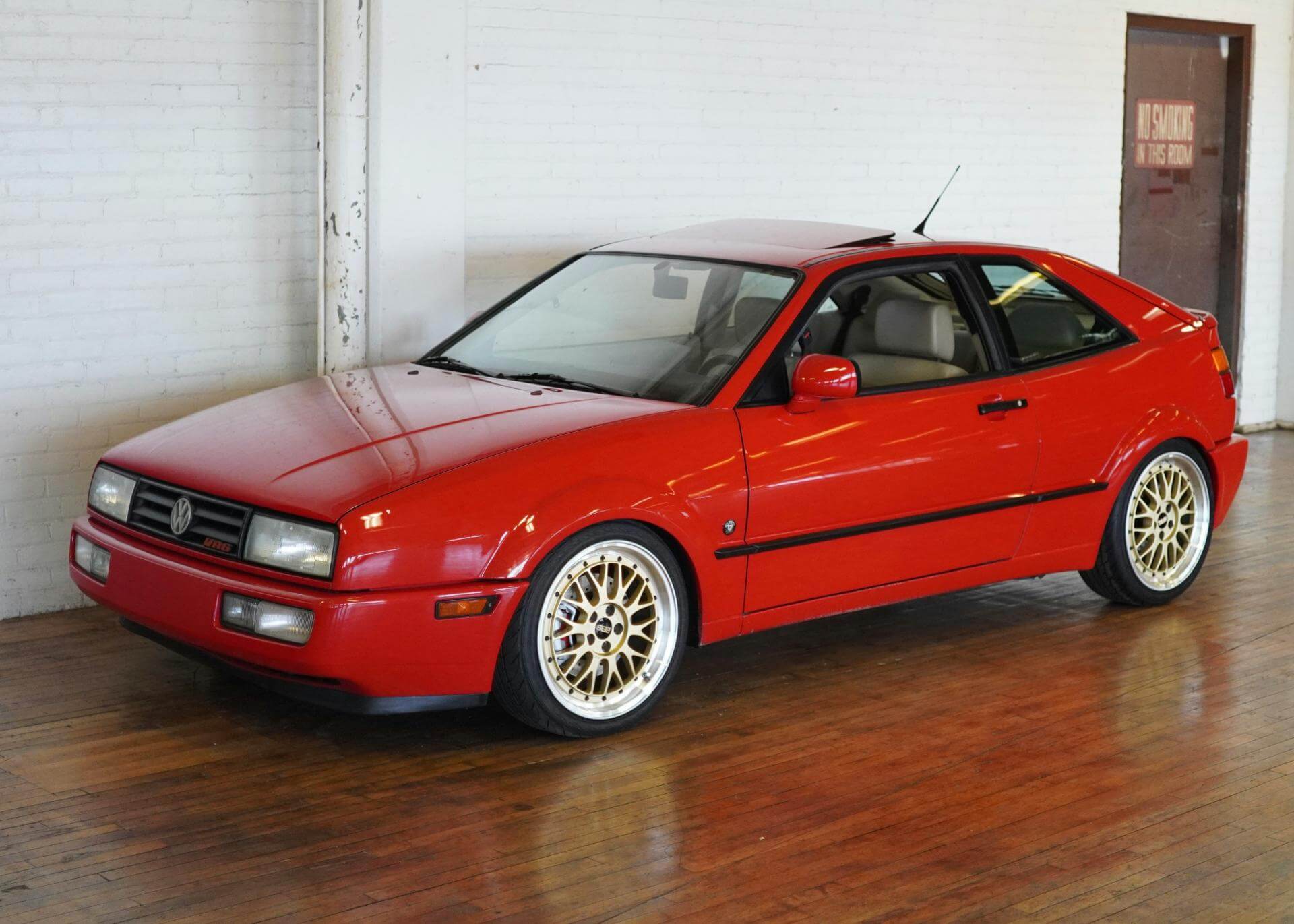 roter Volkswagen Corrado VR6 Oldtimer