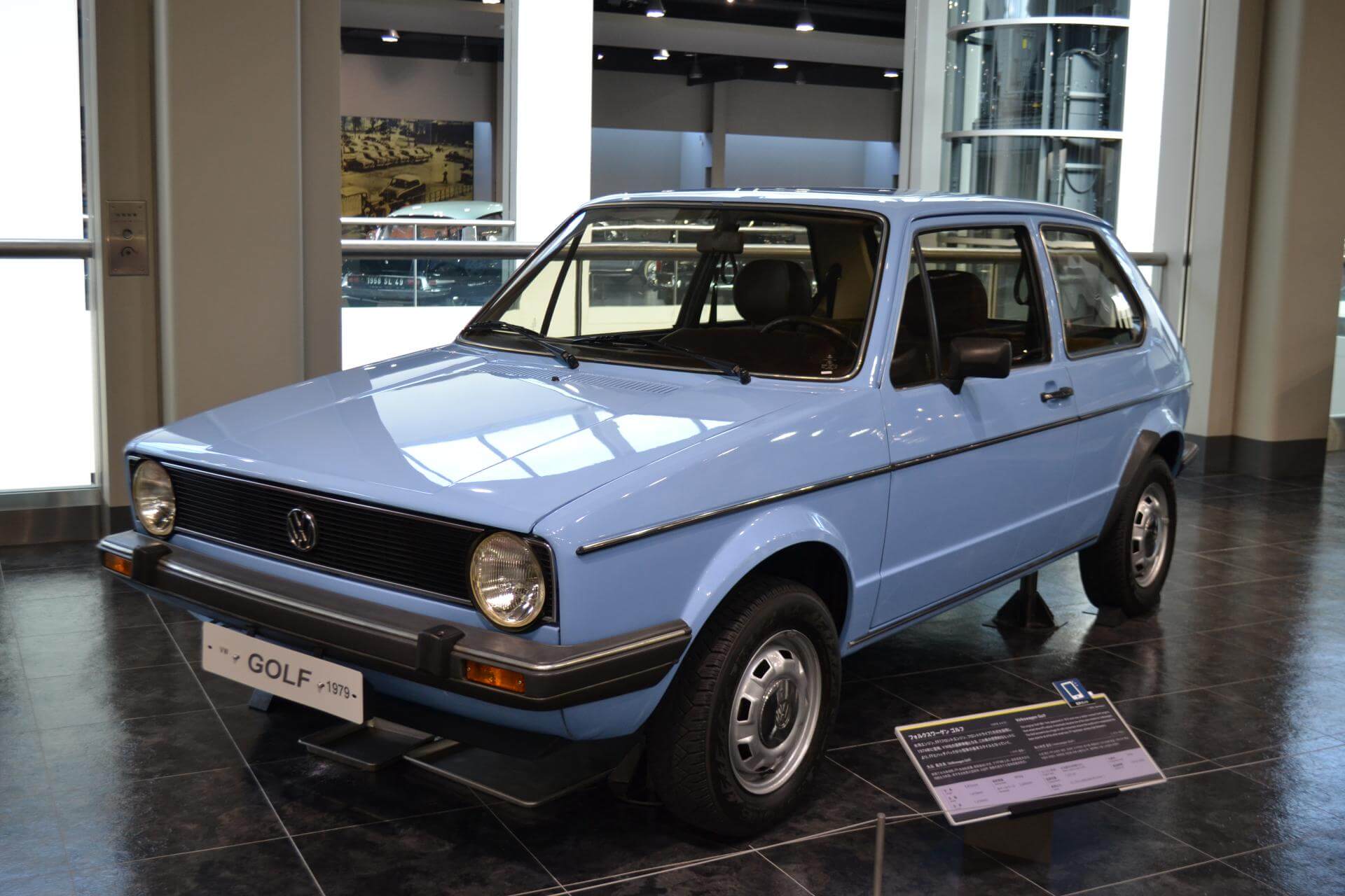 hellblauer VW Golf Oldtimer aus dem Jahr 1979