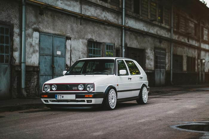 weißer VW Golf 2 GTI