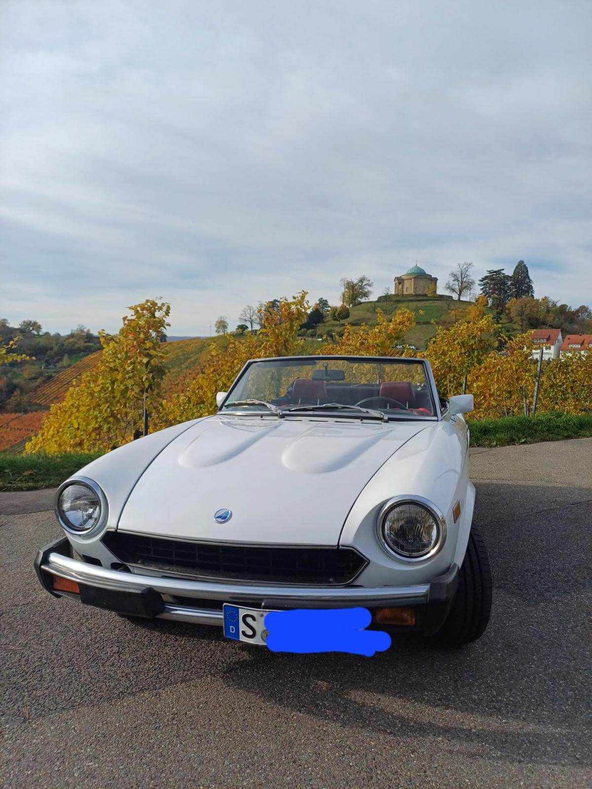 Dieses Foto zeigt den Fiat 124 CS2 Spider Pininfarina Cabrio, einen Oldtimer von 1979. Das Fahrzeug ist aus 1. Hand! Es handelt sich um einen liebevoll gepflegten Garagenwagen, der nur bei gutem Wetter bewegt wurde. Das Fahrzeug hat frischen TÜV und ist top dokumentiert. Kleinere Schönheitsfehler sind leicht zu beheben! Bieten Sie jetzt mit!
