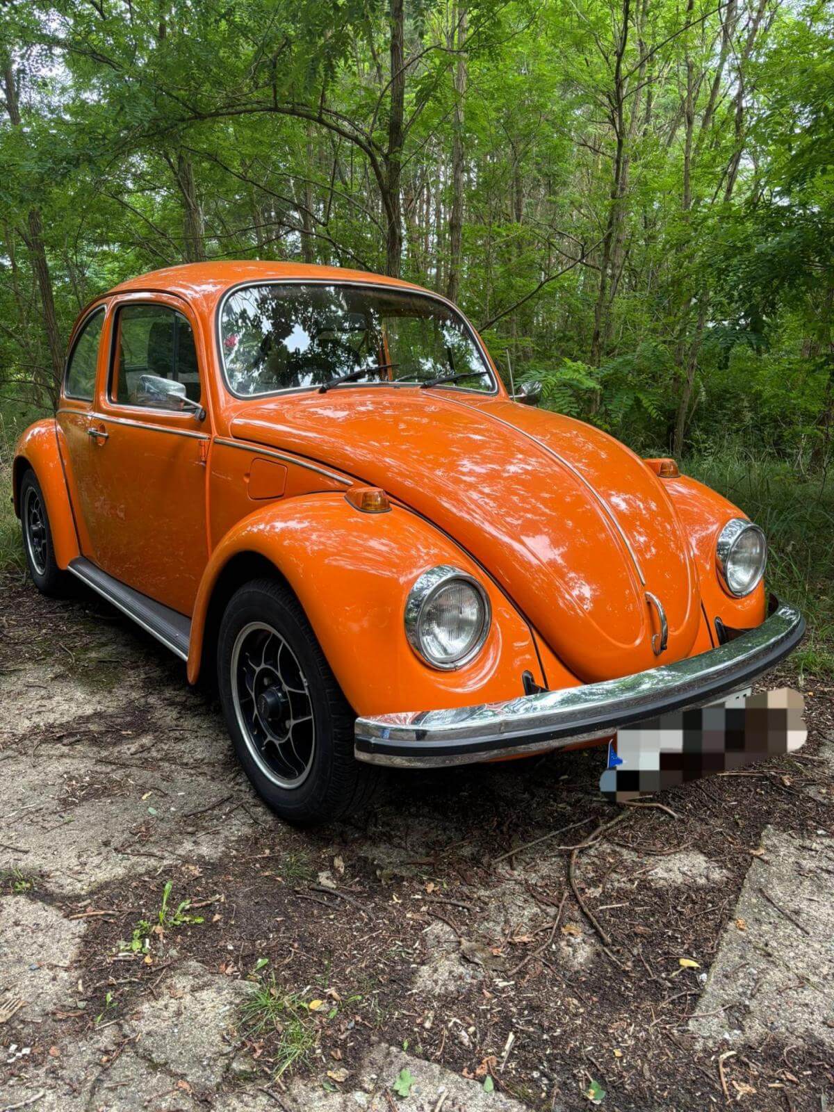 Das Fahrzeug ist in einem guten Zustand. Wir mögen die Farbkombination leuchtend Orange mit beiger Lederausstattung! Absolut Kult. Das Fahrzeug befindet sich in einem guten Zustand und besittz ein H-Kennzeichen. Biete jetzt mit!